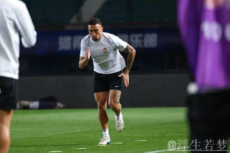 戴维森前场抢断助攻 阿齐兹从容建功